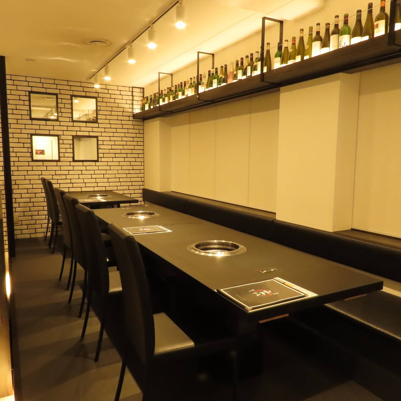 高松文八 はなれ 店内