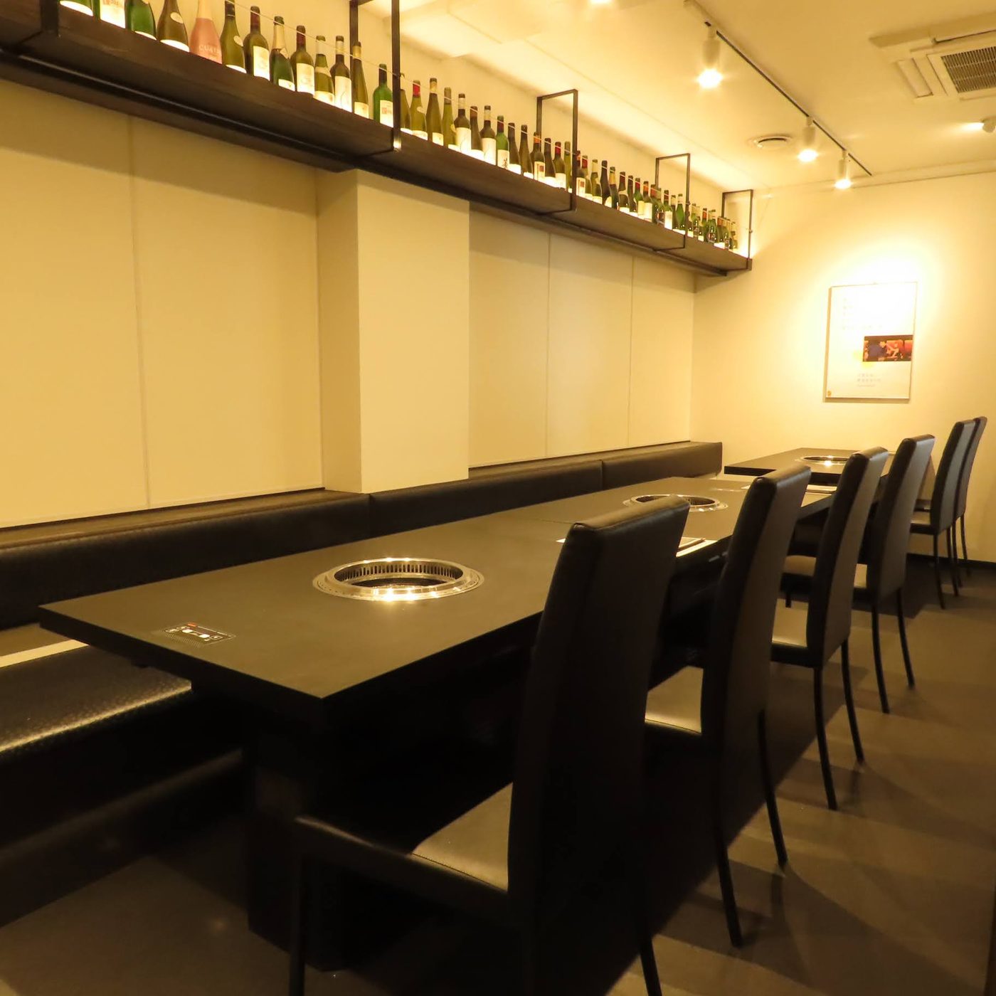 高松文八 はなれ 店内